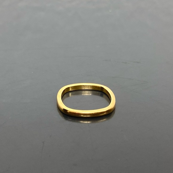Last Chance! 18k Gold Ring - Picture 3 of 4